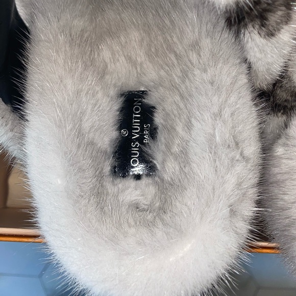 ******SOLD******NEW Louis Vuitton Mink Bom Dia Sandals - Picture 4 of 9